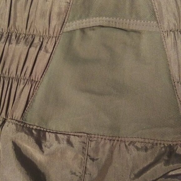 NWT FP movement The way home shorts  size Large army color  built in briefs - Picture 14 of 16